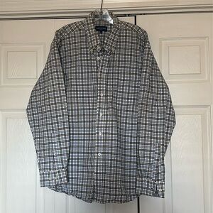 Men’s casual button down collared shirt